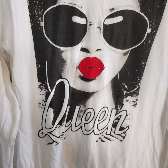 👑*NWOT* On Fire long sleeve queen shirt size 2X 👑 - Picture 2 of 6
